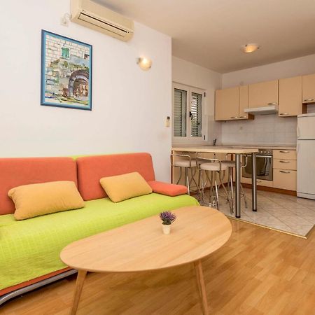 Lovely Apartment In Makarska With Kitchen 외부 사진