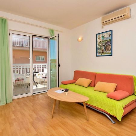 Lovely Apartment In Makarska With Kitchen 외부 사진