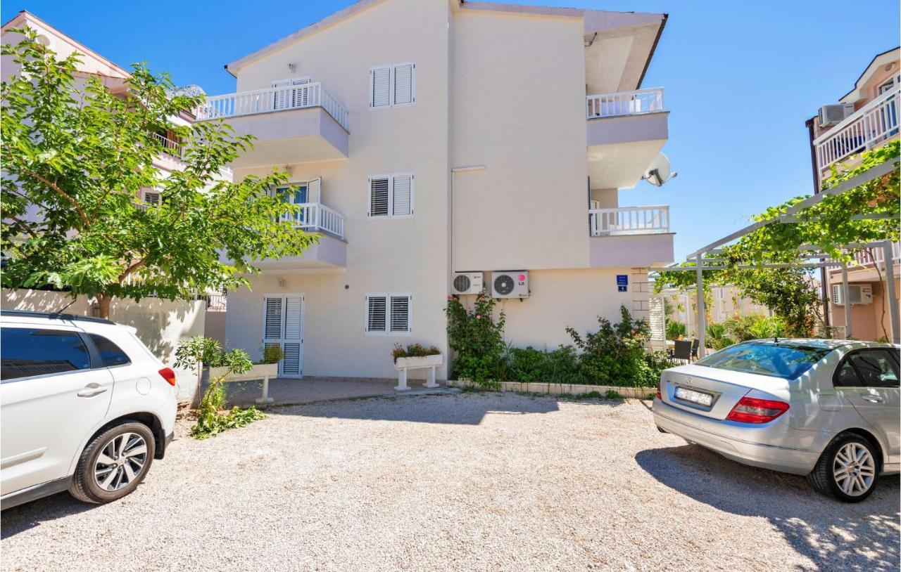 Lovely Apartment In Makarska With Kitchen 외부 사진
