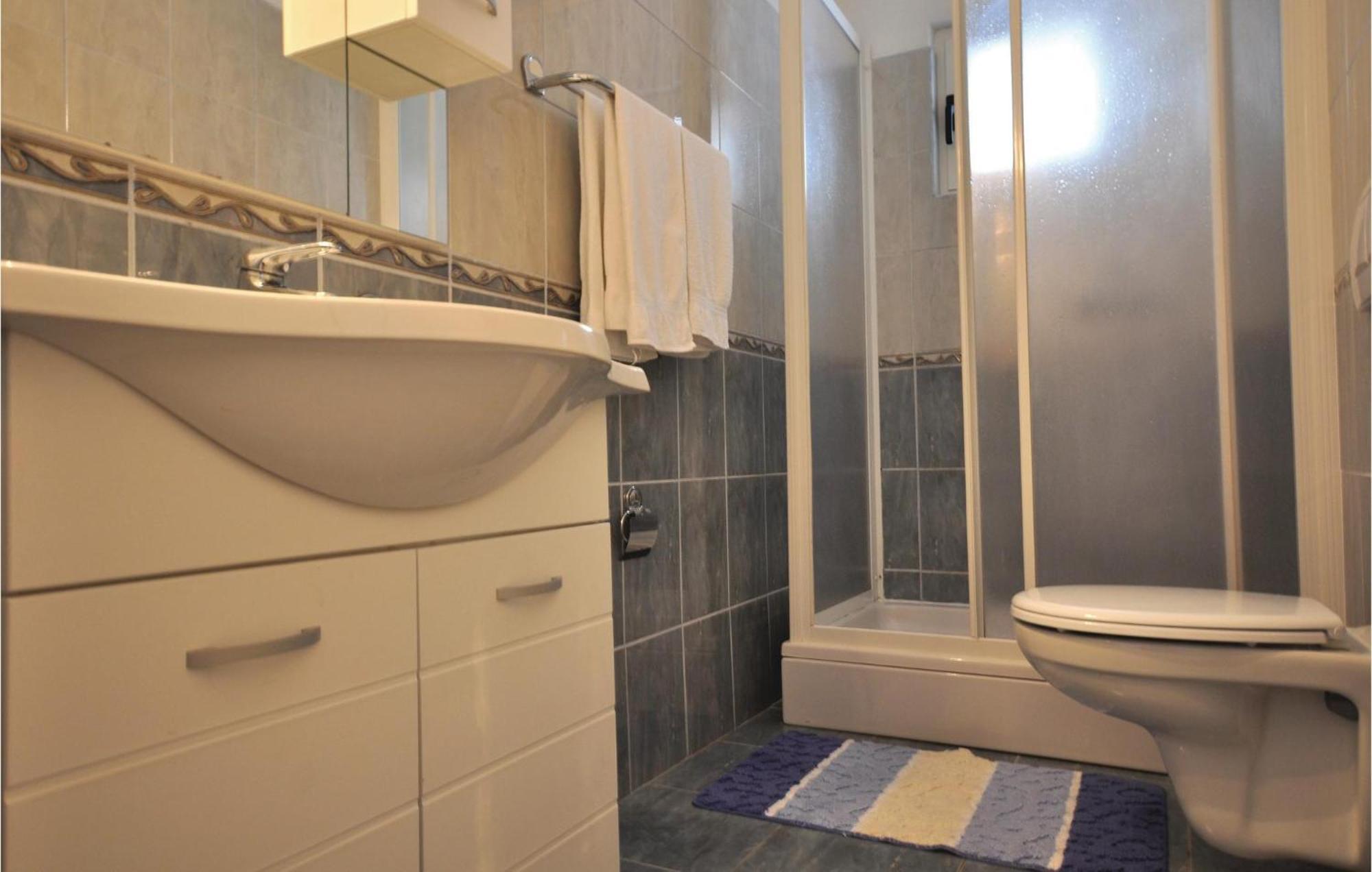 Lovely Apartment In Makarska With Kitchen 외부 사진